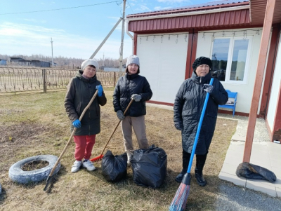 Весенний субботник в Новопетровском СДК.